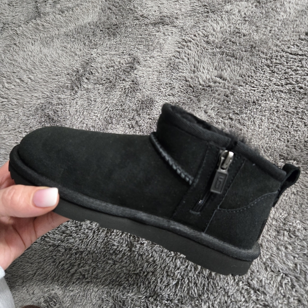 New UGG Kid's Classic Ultra Mini Bootie Little Kids Size 12 W/side Zipper - Picture 8 of 10
